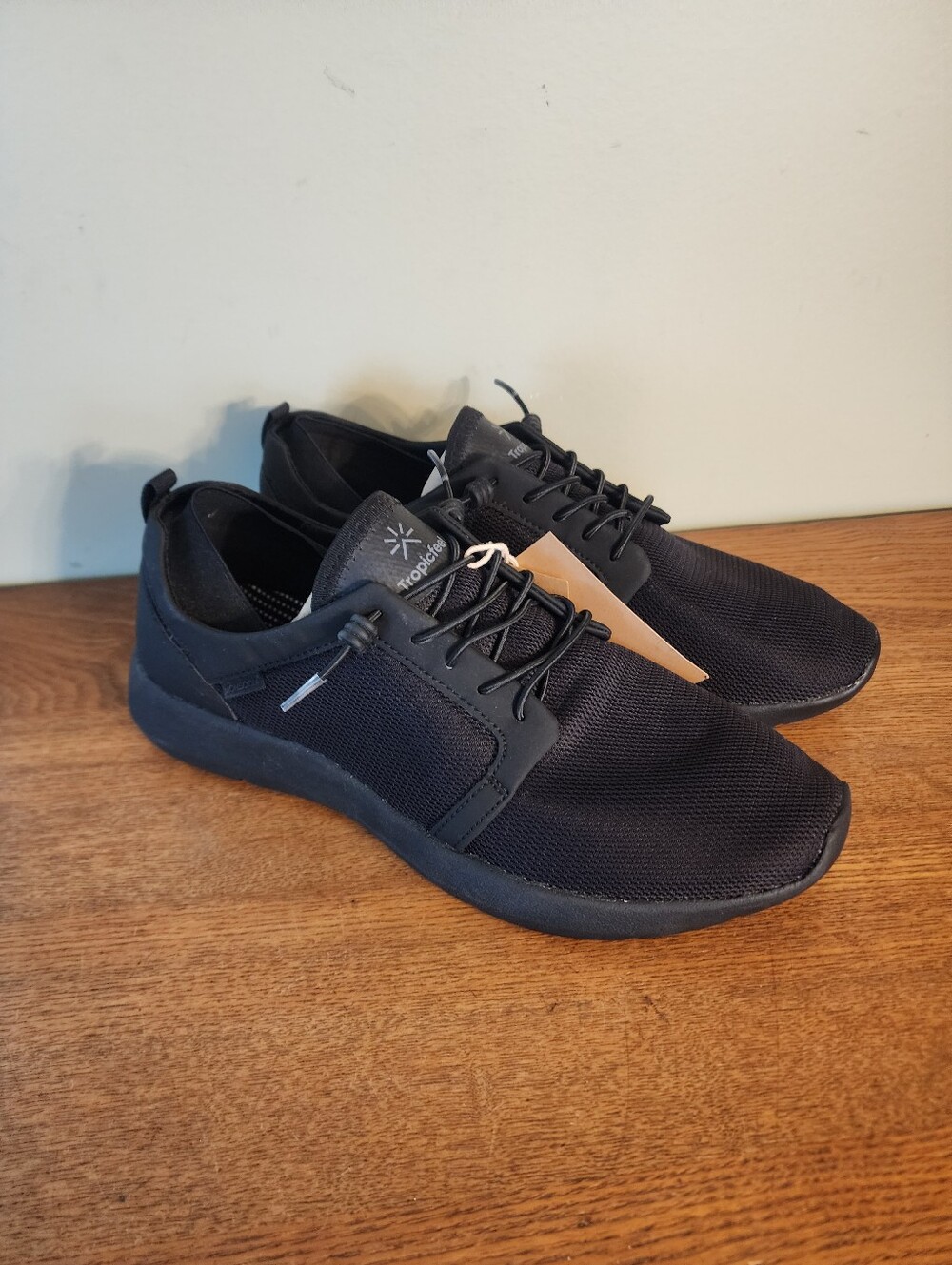 Women's 10.5 Or Men's 8 Tropicfeel Sneakers